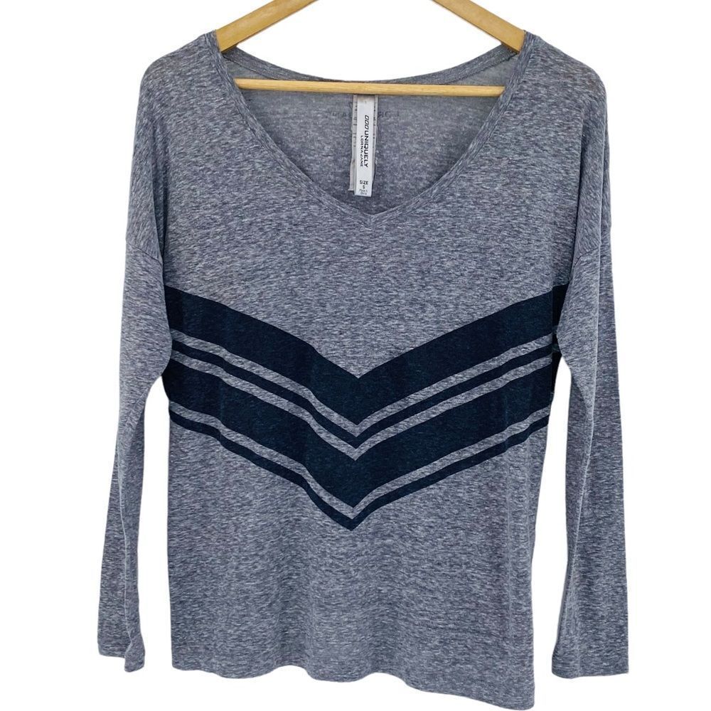Lorna Jane gray and navy stripe sport 3/4 sleeve top size small